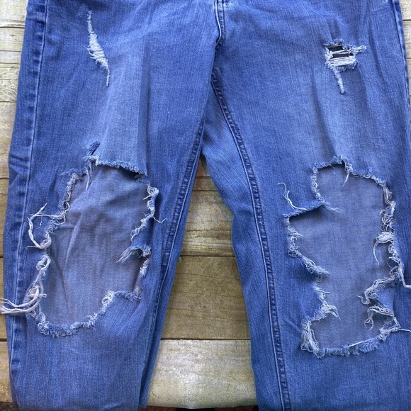 wild fable Denim - Wild Fable High Rise Mom Jeans Distressed Women's Size 12 Light‎ Wash